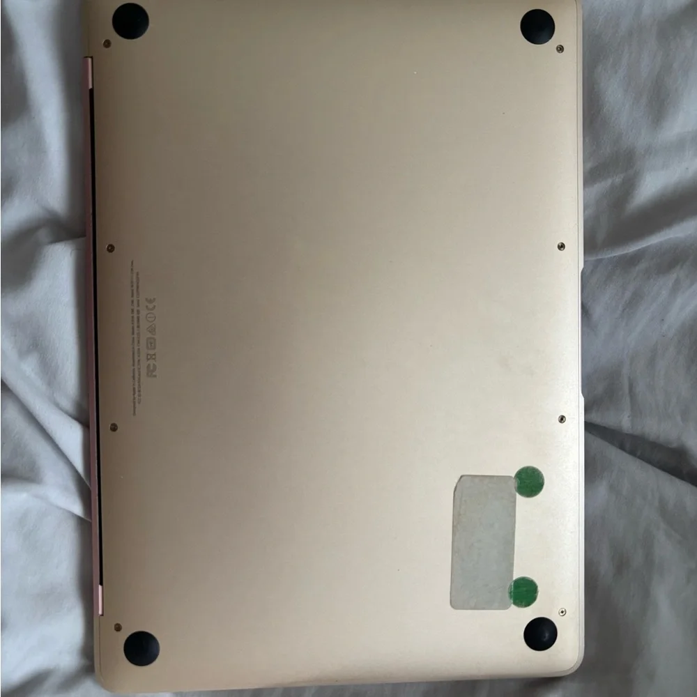 Apple MacBook 12-inch in Rose Gold and Silver